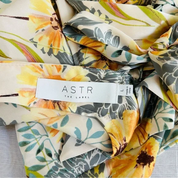 Astr Green and Blue Flutter Sleeve Crop Blouse - Picture 6 of 8